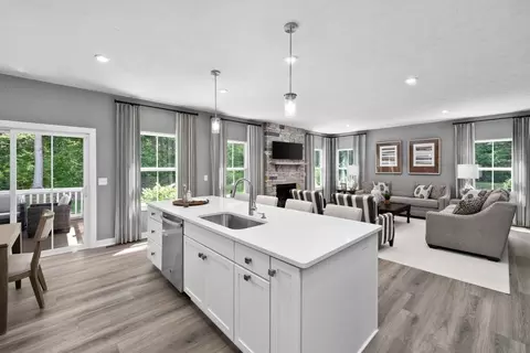 Kitchen - 2000 E Lytle Five Pts, Centerville, OH 45458 photo 6 of 8