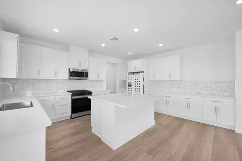 Kitchen - 2591 Beckett St, Tracy, CA 95377 photo 1 of 9