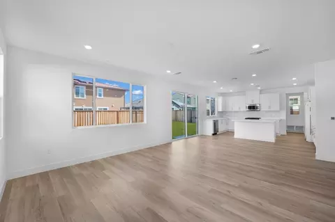 Living - 2591 Beckett St, Tracy, CA 95377 photo 2 of 2