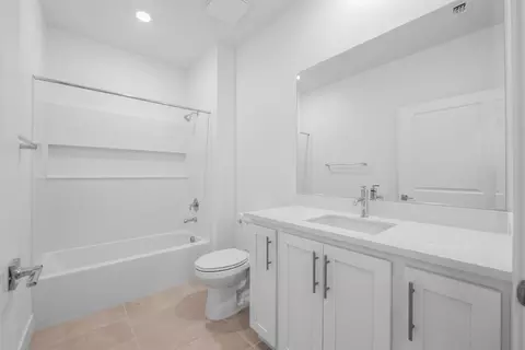 Bath - 2591 Beckett St, Tracy, CA 95377 photo 1 of 2