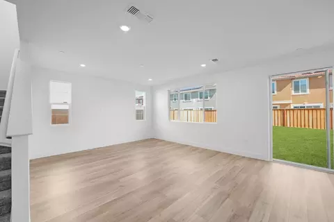 Living - 2591 Beckett St, Tracy, CA 95377 photo 1 of 2