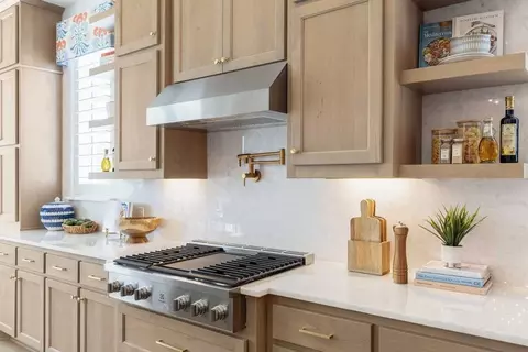 Kitchen - 2113 Tupelo Trl, Argyle, TX 76226 photo 6 of 11