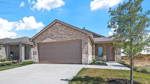565 Sterling Thicket Ln, Krum, TX 76249
