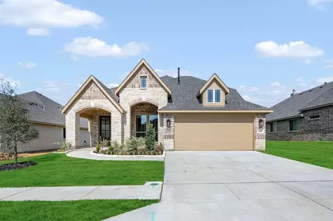 215 Seminole Trl, Alvarado, TX 76009