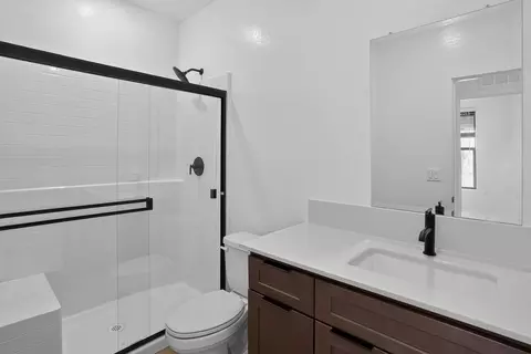 Bath - 1034 Granite Dr W, Madera, CA 93636 photo 2 of 4