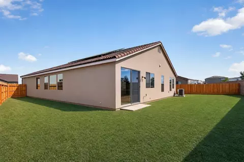 Exterior - 1034 Granite Dr W, Madera, CA 93636 photo 2 of 4