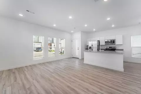 Living - 711 Apollo Ave, Centerton, AR 72719 photo 6 of 10