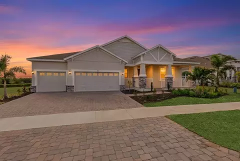 Exterior - 915 Signet Dr, Apollo Beach, FL 33572 photo 5 of 7