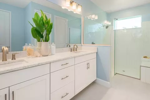 Bath - 913 Signet Dr, Apollo Beach, FL 33572 photo 1 of 1