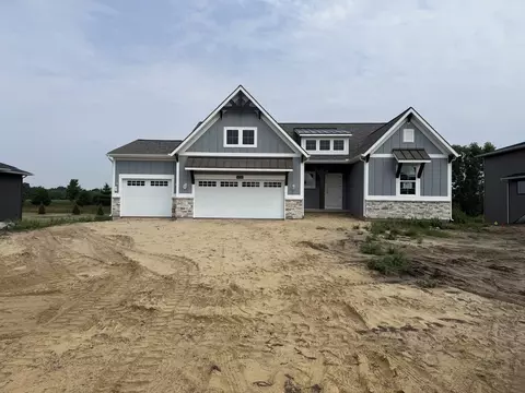 4733 Harkemas Creek Dr, Holland, MI 49424