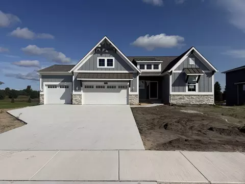 4733 Harkemas Creek Dr, Holland, MI 49424