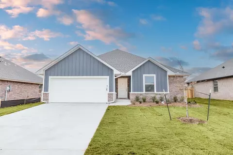 Exterior - 2800 Heather Hvn, Moore, OK 73160 photo 3 of 17