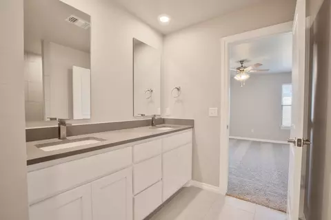 Bath - 2800 Heather Hvn, Moore, OK 73160 photo 5 of 13