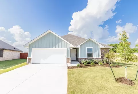 Exterior - 2800 Heather Hvn, Moore, OK 73160 photo 2 of 17