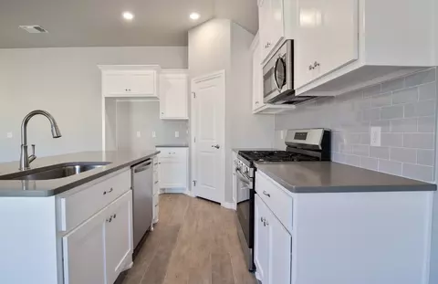 Kitchen - 2800 Heather Hvn, Moore, OK 73160 photo 9 of 15