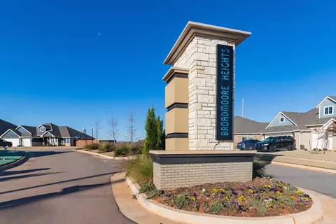 View/Area - 2800 Heather Hvn, Moore, OK 73160 photo 1 of 17