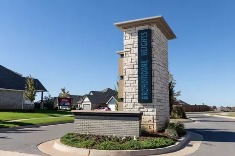 View/Area - 2800 Heather Hvn, Moore, OK 73160 photo 10 of 15