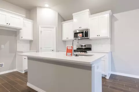 Kitchen - 2800 Heather Hvn, Moore, OK 73160 photo 5 of 15
