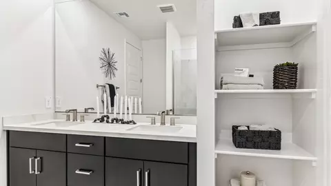 Bath - 9736 S 11th St, Phoenix, AZ 85042 photo 3 of 6