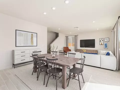 911 Telford Dr, Vacaville, CA 95687