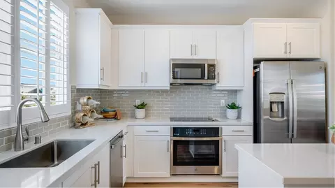Kitchen - 2570 E Hyde Pasek, Ontario, CA 91762 photo 5 of 8