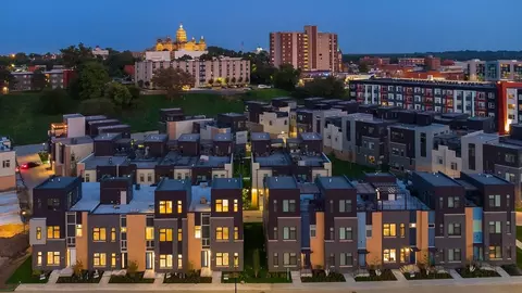 812 E 2nd St, Des Moines, IA 50309