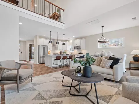 Living - 151 Thompson Rd, Kennett Square, PA 19348 photo 1 of 43