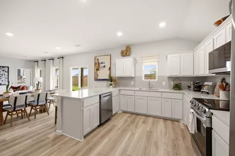 Kitchen - 117 Irelyn Dr, Cleburne, TX 76031 photo 4 of 6