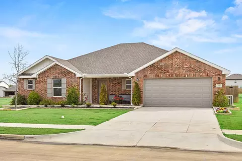 Exterior - 117 Irelyn Dr, Cleburne, TX 76031 photo 7 of 9