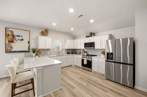 Kitchen - 117 Irelyn Dr, Cleburne, TX 76031 photo 5 of 6