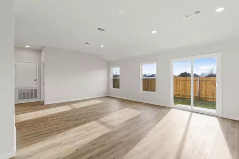 Living - 117 Irelyn Dr, Cleburne, TX 76031 photo 5 of 6