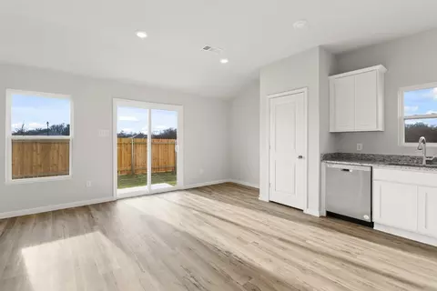 Living - 117 Irelyn Dr, Cleburne, TX 76031 photo 3 of 6
