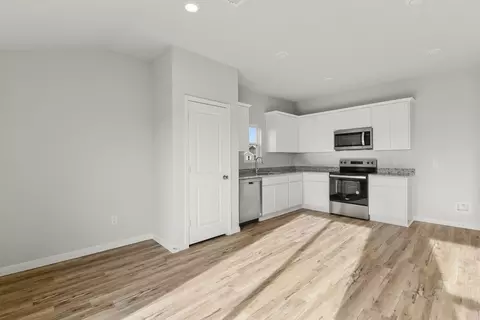 Kitchen - 117 Irelyn Dr, Cleburne, TX 76031 photo 2 of 6