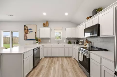 Kitchen - 117 Irelyn Dr, Cleburne, TX 76031 photo 6 of 6