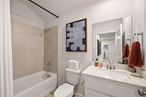 Bath - 117 Irelyn Dr, Cleburne, TX 76031 photo 3 of 5
