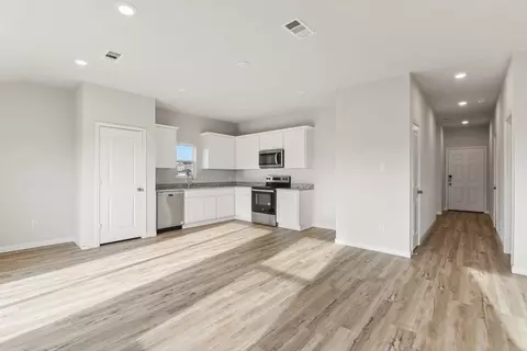Entry Way - 117 Irelyn Dr, Cleburne, TX 76031 photo 1 of 2
