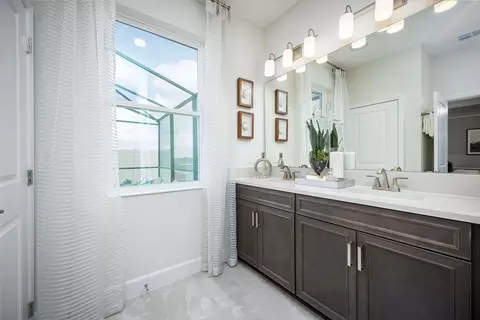 Bath - 5328 Teirgarten St, Saint Cloud, FL 34771 photo 2 of 3