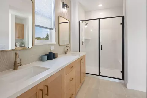 Bath - 156 Amanda Way, Windsor, CA 95492 photo 5 of 7