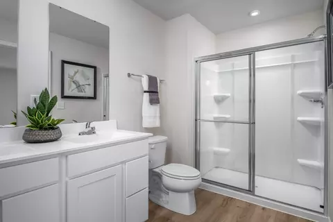 Bath - 3918 Murphy Dr, Mchenry, IL 60050 photo 2 of 4