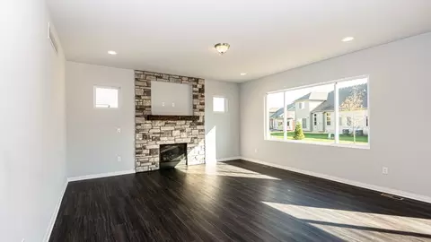 Living - 930 E Drahner Rd, Oxford, MI 48371 photo 3 of 4