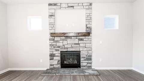 Living - 930 E Drahner Rd, Oxford, MI 48371 photo 2 of 4