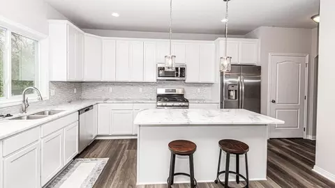 Kitchen - 930 E Drahner Rd, Oxford, MI 48371 photo 3 of 8