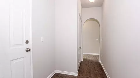 Entry Way - 930 E Drahner Rd, Oxford, MI 48371 photo 4 of 10