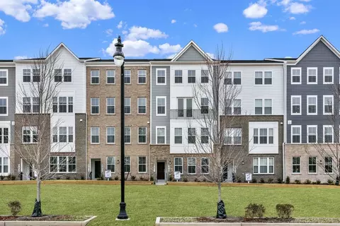 9671 Swallowtail Ln, Manassas, VA 20110