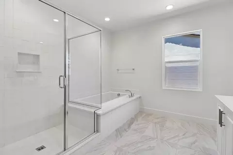 Bath - 3476 Butler Pl, Escondido, CA 92027 photo 5 of 7