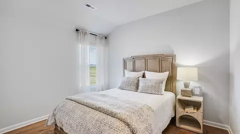 Bedroom - 1001 Rider Dr, Trinity, AL 35673 photo 5 of 5
