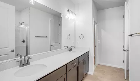 Bath - 527 Aster Ln, Orange, VA 22960 photo 3 of 6