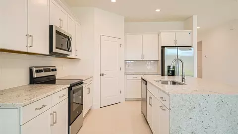 Kitchen - 6510 SE Park Trace Dr, Stuart, FL 34997 photo 1 of 9