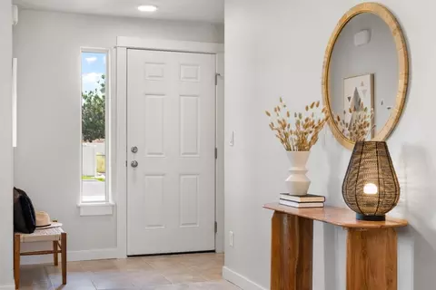 Entry Way - 109 Blantons Lp, Grandview, WA 98930 photo 1 of 2