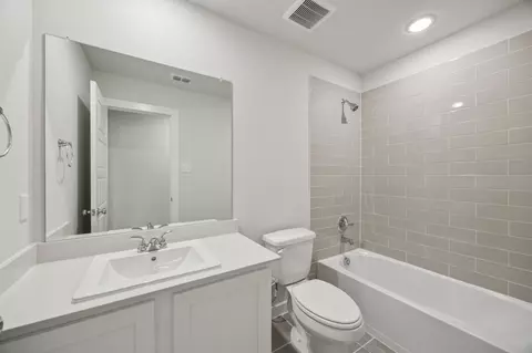 Bath - 804 Rockcloud Dr, Haslet, TX 76052 photo 2 of 8
